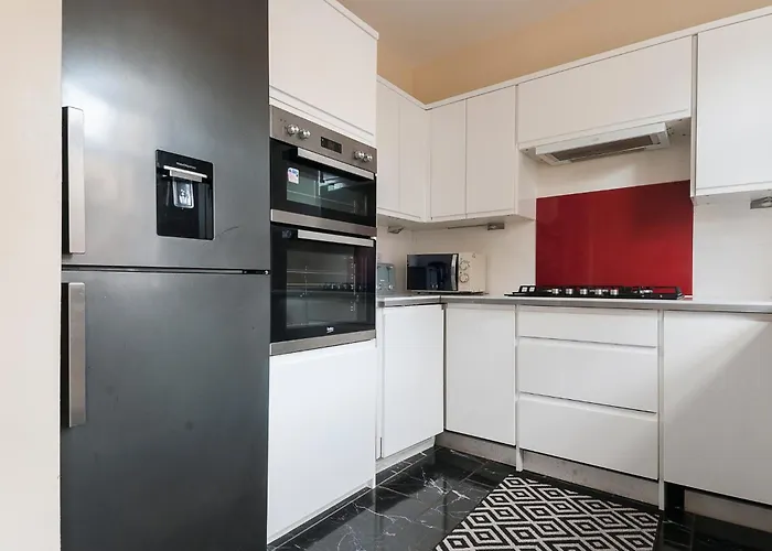 2 Bed Property, Sleeps 5, Free Parking, Near City Centre
