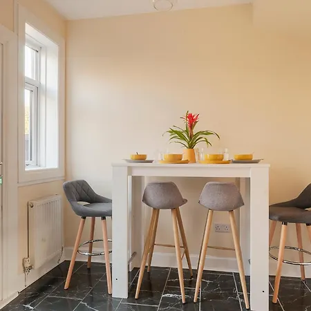 2 Bed Property, Sleeps 5, Free Parking, Near City Centre Edinburgh Exterior photo