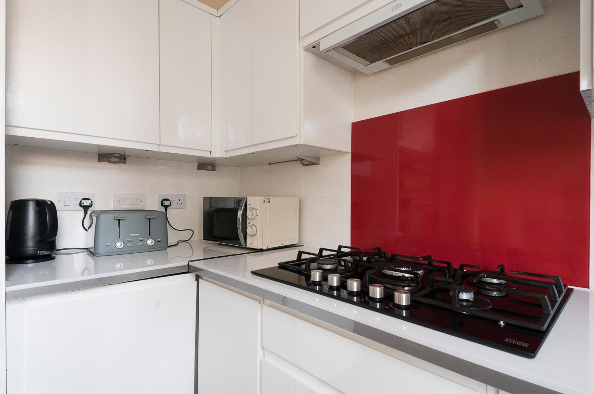 2 Bed Property, Sleeps 5, Free Parking, Near Centre Vakantiehuis EDI