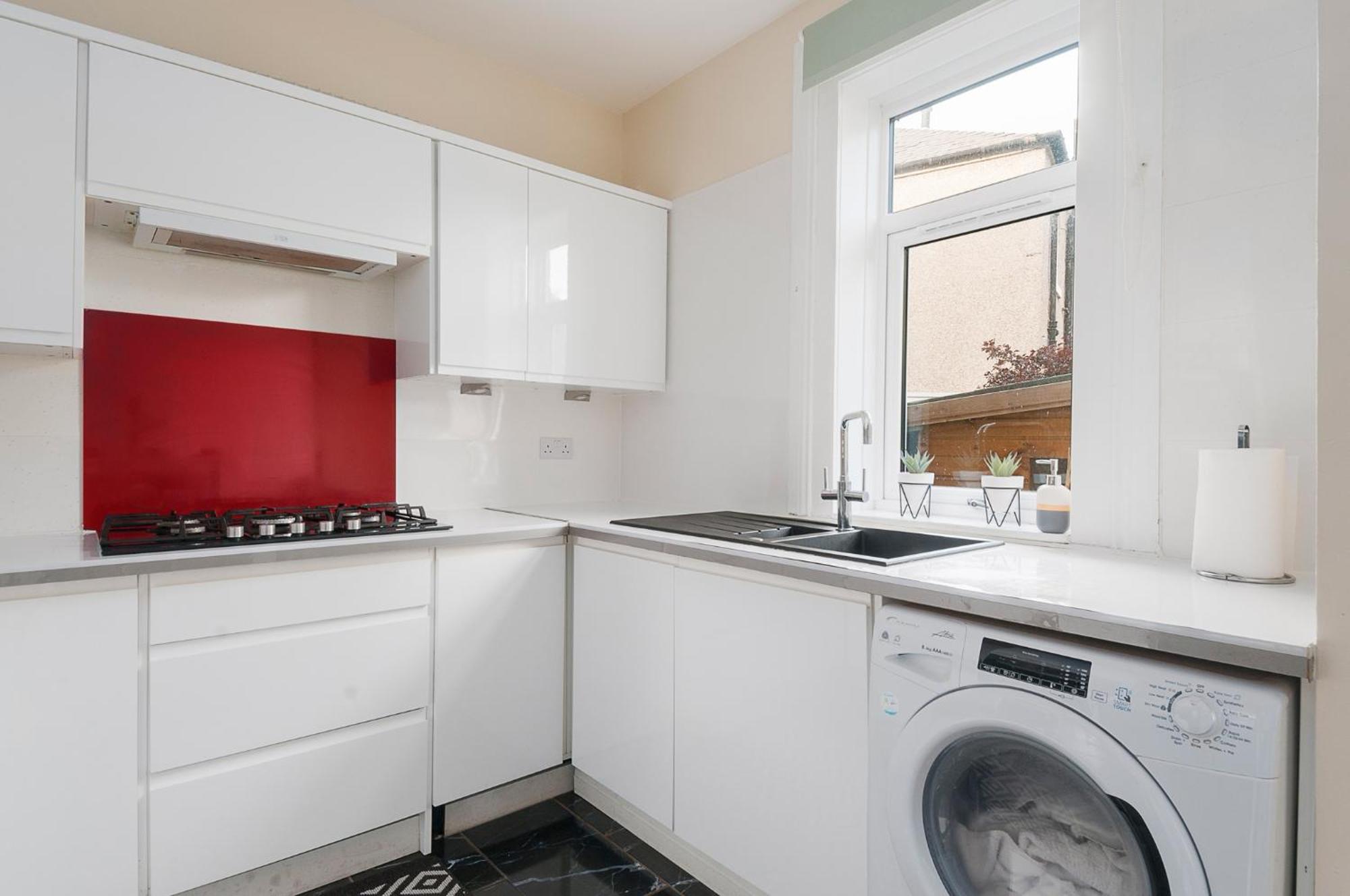Vakantiehuis 2 Bed Property, Sleeps 5, Free Parking, Near Centre