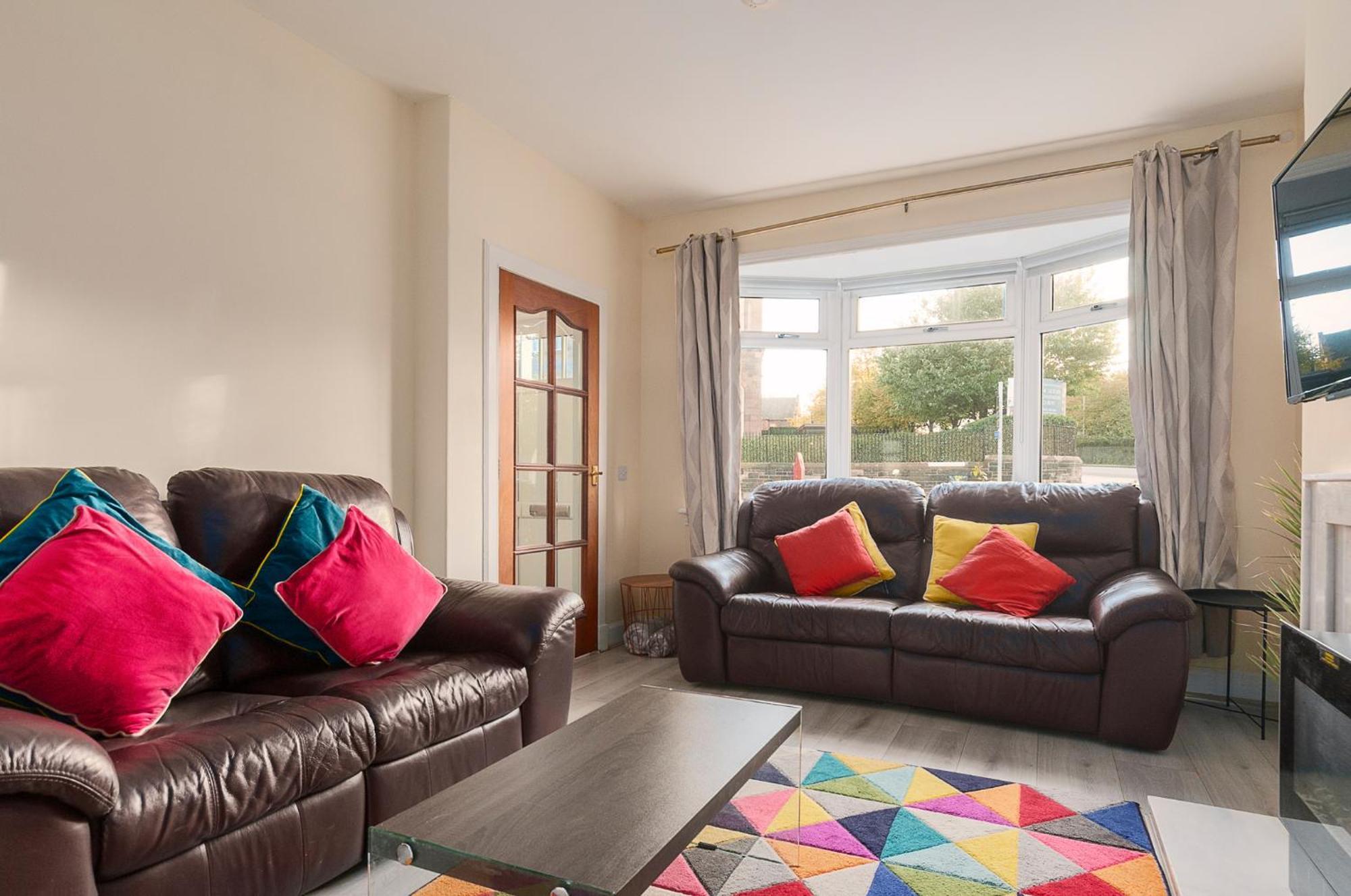 2 Bed Property, Sleeps 5, Free Parking, Near Centre Vakantiehuis EDI